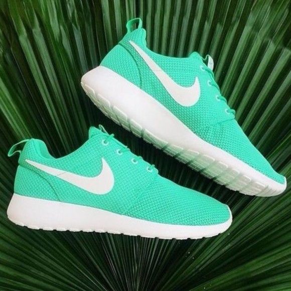 Nike Other - Mint Green and White MENS Roshe